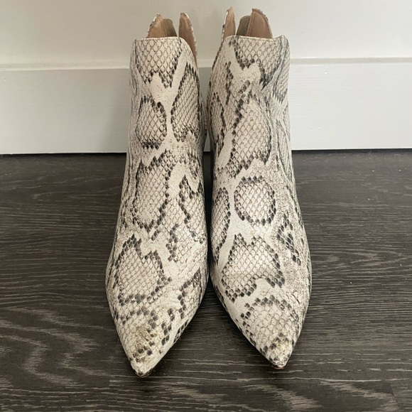 Steve Madden Booties - Snakeskin pattern - size 8 - Picture 3 of 3